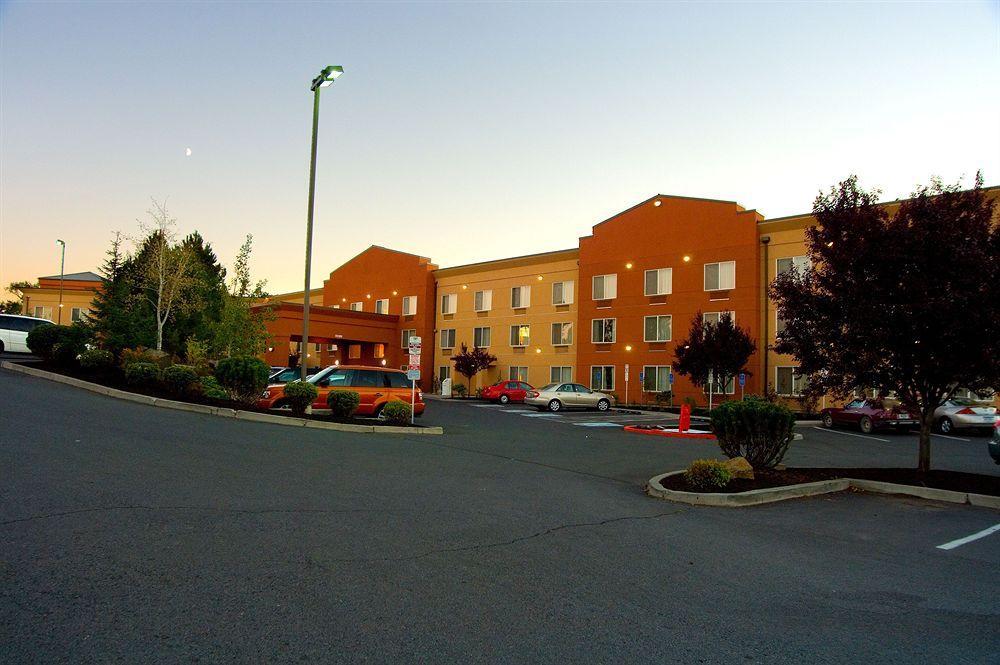 Doubletree By Hilton Bend Hotel Exterior photo